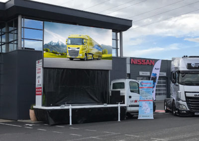 LED&COM : Écran LED géant sur camion pour l'inauguration de sortie de voitures, évènements commerciaux