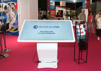 LED&COM : Table tactile géante stand salons foire exposition